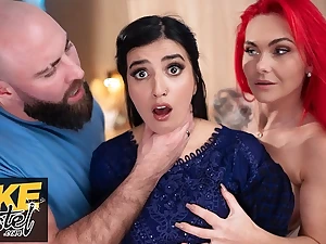 Aaliyah Yasin & Roxi Keogh take a crack at ultra-kinky 3some with Brit COUGAR couple in Personate Hostel